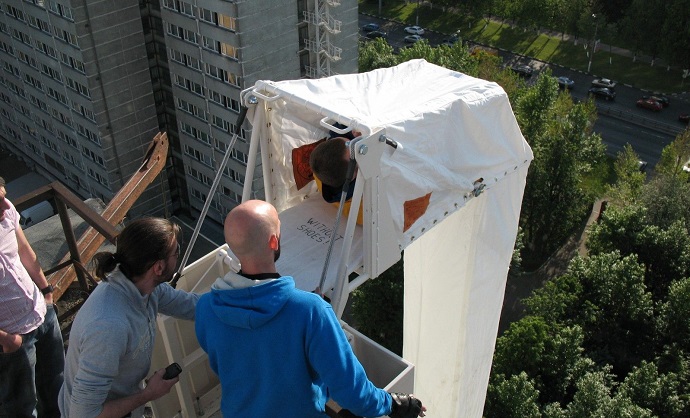 использование коллективного спасательного устройства - спасательного рукава